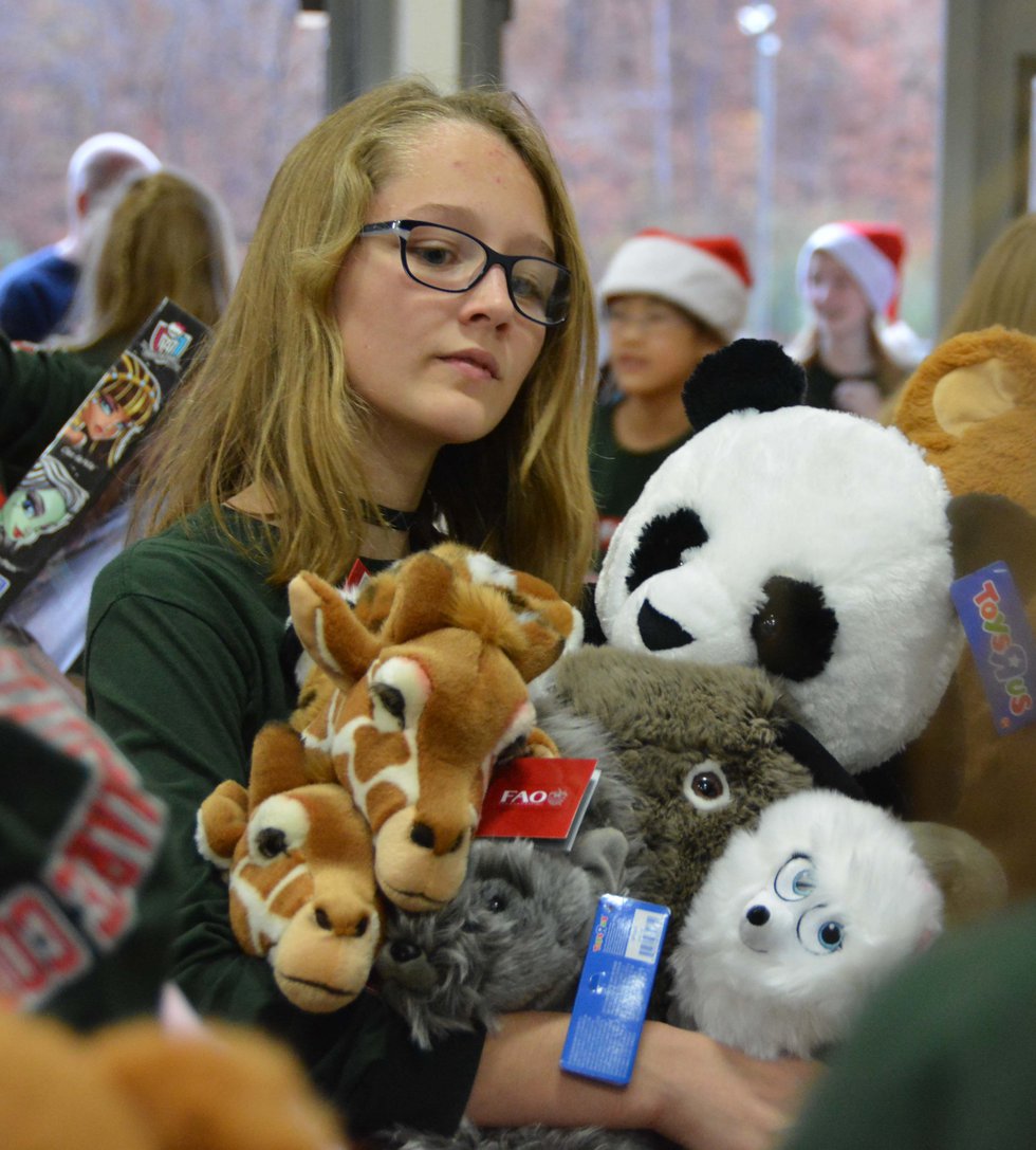 OMMS Toys for Tots (6 of 10).jpg