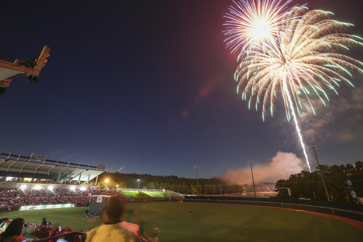 Hoover brings back Fourth of July fireworks show at Met July 2