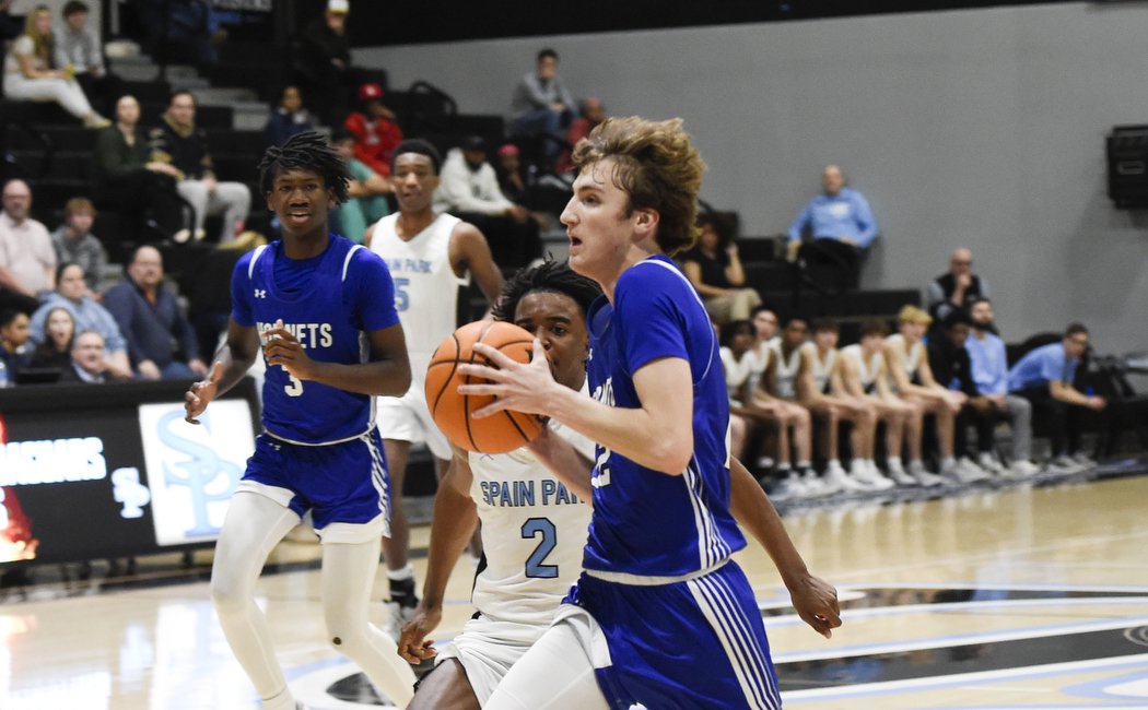 High School Basketball: Mountain Brook Secures Area Title, Chelsea Upsets Top Seed, and Oak Mountain Overcomes Double-Digit Deficit